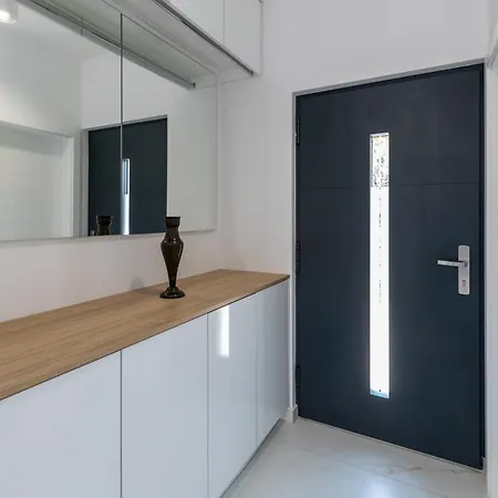 Danny, Komarna, Croatia